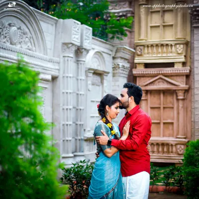 A tender moment captured during an outdoor pre-wedding shoot. We use natural surroundings and beautiful architecture to create a romantic backdrop for your portraits.