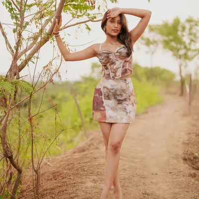 This full-length pose from an outdoor portfolio shoot shows how we can use natural elements like trees and pathways to frame the shot. It's a great way to add context and style to your modeling book.