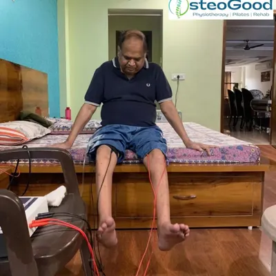 For patients who find it difficult to travel, I provide complete physiotherapy services at home. Here, I am using electrical muscle stimulation combined with active exercises to help a patient regain leg strength and improve his ability to walk after an illness.
