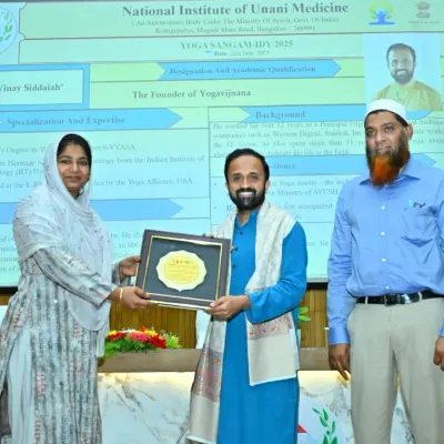 Receiving a token of appreciation at Yoga Sangam 2025 after speaking on the transformative power of Pranayama. It is an honor to contribute to events that celebrate holistic health.