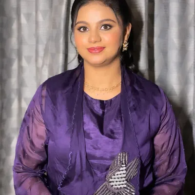 A beautiful portrait of Swathika, ready for her son's first birthday party. We chose a soft glam makeup look that feels elegant and sophisticated.