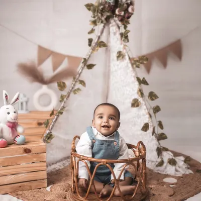 The cutest little explorer in his own boho-themed world. That infectious smile and the dreamy, rustic setup come together to create a magical portrait of babyhood innocence.