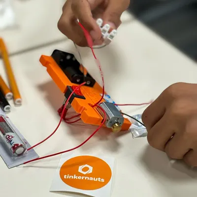 We had a fantastic time at Yahoo India’s “Bring Your Kids to Work Day.” Here's a young tinkerer getting hands-on with circuits and motors.