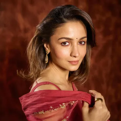 The timeless Alia Bhatt wearing my micromosaic earrings, handcrafted in 18k gold with diamonds and onyx. Art is timeless, and seeing her wear my work for such a prestigious event was a moment of pure joy.
