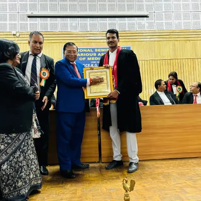 Being felicitated by Dr. Adish C. Aggarwala, the President of the Supreme Court Bar Association. Moments like these are a humbling recognition of the dedication I bring to my legal practice and representation in court.