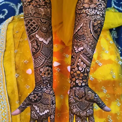 A full bridal henna set for a beautiful bride on her big day. The design features a mix of traditional motifs that flow from her hands all the way up her arms.