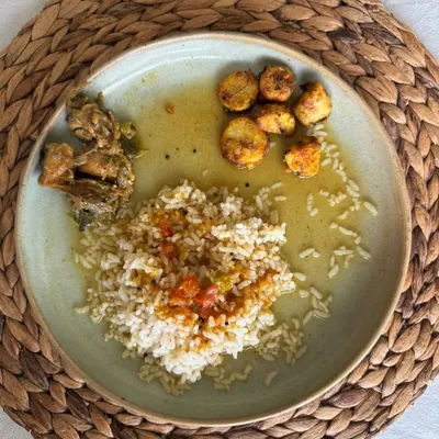 We love seeing our plates in your homes. A customer shared this photo of their meal on our Chun dinner plate, and it’s the best feeling. The subtle blue glaze complements the food beautifully.