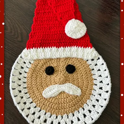 This Santa Claus placemat is a bestseller during the holidays. The detailed face with a fluffy beard and hat makes it a cheerful addition to any Christmas dining setup.