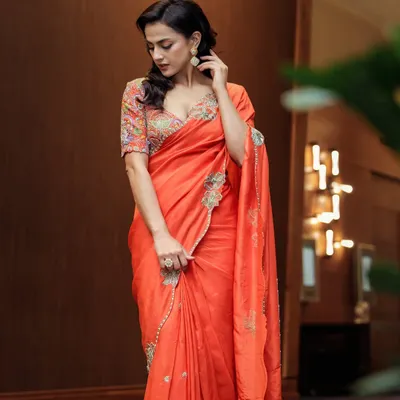 For the 'Daku Maharaj' promotions in Dallas, I styled Shraddha Srinath in this beautiful orange saree. The contrasting embroidered blouse adds a pop of color and intricate detail, making it a radiant and classic choice.