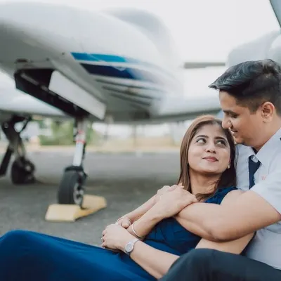 Love is in the air. This unique pre-wedding shoot on an airfield with a private plane creates a sense of adventure and sophistication. It’s perfect for couples looking for a theme that is both glamorous and personal.