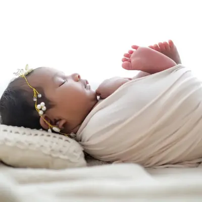 So tiny, so perfect. A simple white wrap and a soft pillow are all you need to show off the pure beauty of a newborn. This is one of my favorite classic newborn poses.