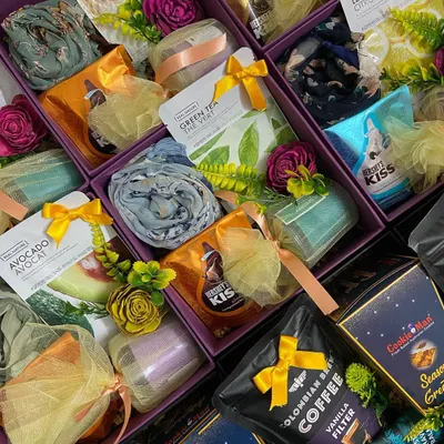We love creating memorable wedding favours. This image shows a collection of custom gift boxes we prepared, with unique items for men and women, including coffee, scarves, face masks, and chocolates, ensuring every guest feels appreciated.