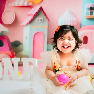 A beautiful wide shot of our pastel city theme. This little girl's bright smile lights up the entire set, creating a perfect pre-birthday portrait.