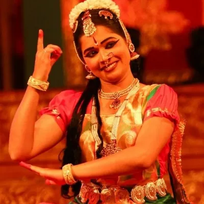 A Bharatanatyam dancer demonstrating a mudra, a symbolic hand gesture used to tell stories. Our classes include detailed lessons on the theory and meaning behind each aspect of the dance form.