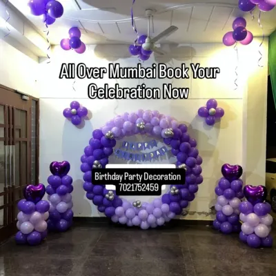 A classic and elegant balloon ring in shades of purple and lilac. This decoration, with its matching balloon pillars, is perfect for adding a touch of class to any birthday celebration, anywhere in Mumbai.