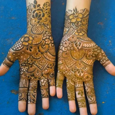 A classic Bombay-style mehendi with extremely fine details. This design fills the hands with a rich texture of floral and paisley patterns.