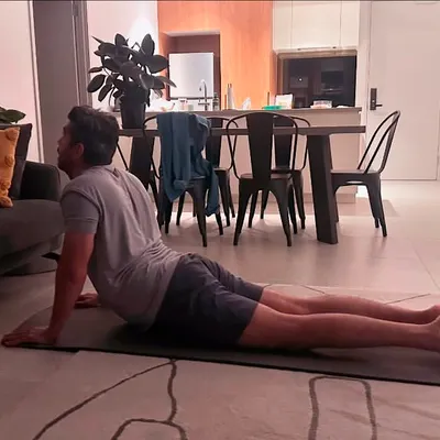 A look into a personalized one on one yoga session at a client's home. I tailor these classes to focus on specific goals, like improving back flexibility with Bhujangasana.