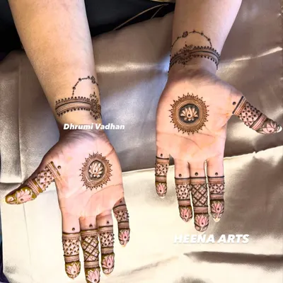 A beautiful and minimal design featuring a lotus mandala on the palm and a delicate bracelet pattern on the wrist.