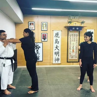 Learning to defend against a wall choke is a vital part of our curriculum. We simulate these scenarios in a controlled environment to ensure you can respond effectively under pressure.