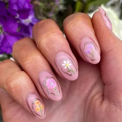 These "floral window" nails are so delicate and unique. Each nail features a tiny, hand-painted flower framed by a thin gold chrome line on a sheer pink base, creating a beautiful stained-glass effect.