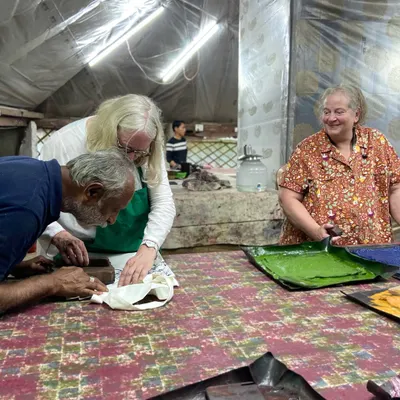 We were delighted to host textile enthusiasts from Selvedge Magazine for a special workshop. Here, a participant gets hands-on guidance, learning the nuanced art of discharge printing from our master artisan.