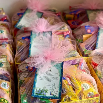 A warm welcome for your wedding guests! These room hampers are filled to the brim with snacks and drinks, all wrapped in delicate pink tulle with a personalized welcome note.