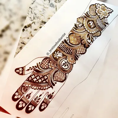 You will learn to master popular styles like this full-hand Indo-Arabic design. My course covers how to balance bold elements with intricate patterns to create a flowing, elegant composition.