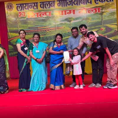 Our founder, Himanshu Tyagi, had the honor of judging a dance competition at the Shilp Gram Mela organized by the Lions Club of Ghaziabad. Here he is presenting an award to a talented young winner.