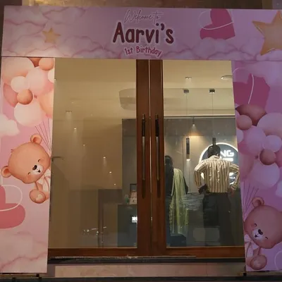 A custom-printed entrance arch for Aarvi's first birthday, featuring a cute teddy bear theme.