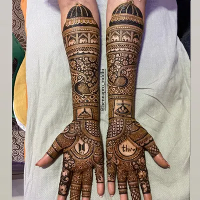 For all the BTS fans out there, yes, I can definitely add your bias to your bridal mehendi. This bride wanted to show her love for V (thv), and as a Jimin fan myself, I was so excited to do it.