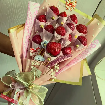 A handful of happiness, this strawberry bouquet is wrapped in soft pink paper with a beautiful sheer bow. I add little details like pearls and decorative butterflies to make each edible gift feel extra special.