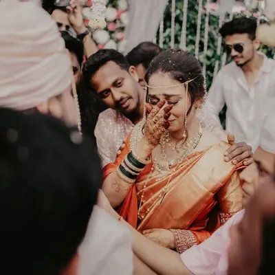 A deeply emotional moment of the bride during her farewell ceremony, a powerful and unscripted capture of love and transition.