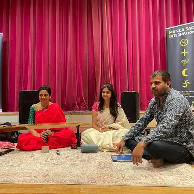 A closer view of the stage during my lecture-demonstration at the Musica Sacra festival in Germany. It’s an intimate setup where I can connect directly with the audience and my fellow artists.