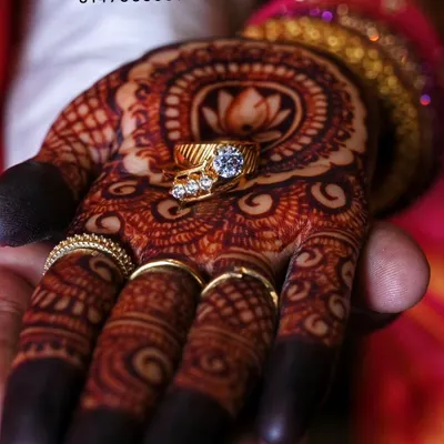 This is the beautiful, dark henna stain you can expect from my organic paste after it has fully developed. The rich color brings out every fine detail of the design.