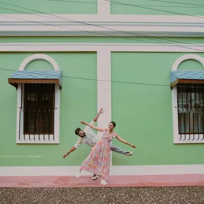 The colorful streets of Pondicherry's French Quarter provide a playful and unique backdrop for a pre-wedding shoot. We can explore the city to find the most interesting spots.