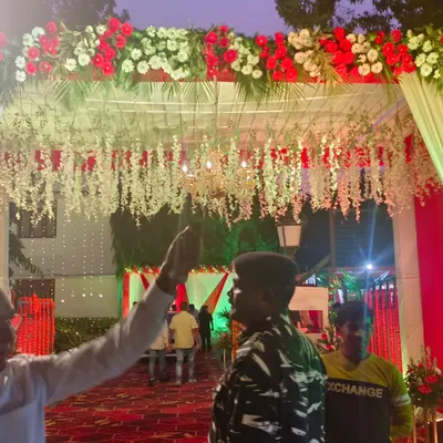 I create elegant entrances like this one, featuring a beautiful combination of red and white flowers. The hanging white floral strings add a touch of grace and create a luxurious welcome for a wedding or reception.