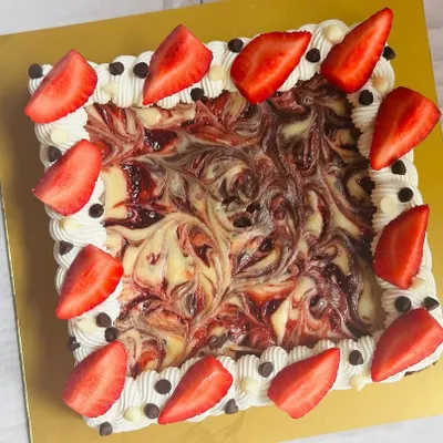 My Strawberry Cheesecake Swirl Brownie Slab is the ultimate treat. A rich, fudgy brownie base is swirled with creamy cheesecake and strawberry compote, then topped with fresh strawberries.