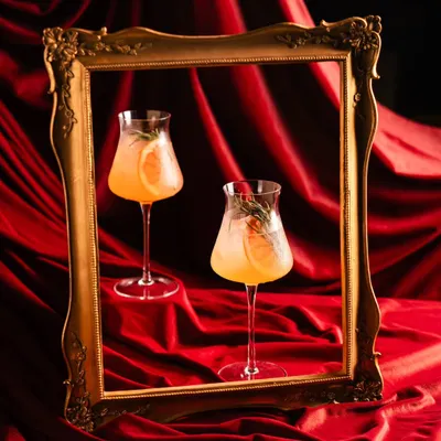 A cocktail portrait for Amelia. We used a vintage gold frame and a rich red velvet background to create a dramatic, art-gallery feel for this sophisticated drink.