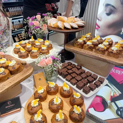 We were honored to curate the dessert table for a special masterclass by Nykaa and Charlotte Tilbury. This beautiful spread features our orange chocolate chip tea cakes, brownies, and cookies, all designed to match the event's elegant aesthetic.