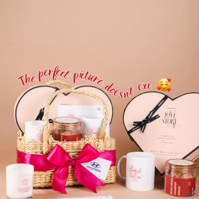 A perfect picture of the Women's Day hampers we created for Hyundai. The heart-shaped box from Kimirica and our curated Kauna basket came together beautifully.