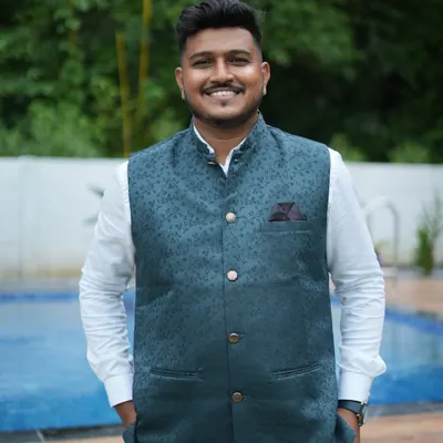 A simple white shirt paired with our dark green patterned waistcoat. This is an easy and stylish rental look for a semi-formal event or a festive celebration.