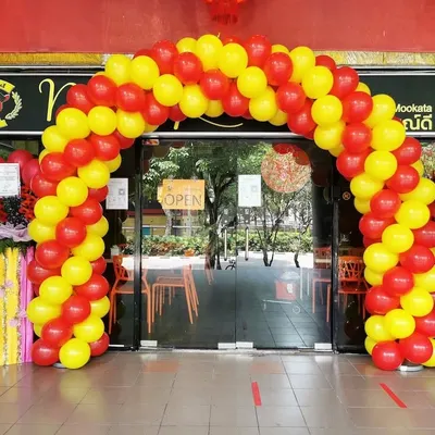 To make your new store or business launch stand out, I create eye-catching entrance decorations. This classic red and yellow balloon arch is a bold and welcoming sign for customers on your opening day. I can customize the colors to match your brand.