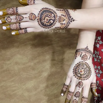 This minimalist design features a central mandala with a peacock inside, paired with delicate finger details. It's a perfect example of how traditional motifs can be used in a modern, uncluttered way.