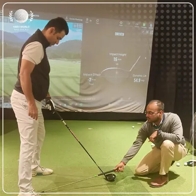 Here I am with a client during a Trackman session, analyzing his impact location and dynamic lie angle on the driver. This data is crucial for me to understand how the club is behaving at impact, allowing me to make precise adjustments for a more centered strike.