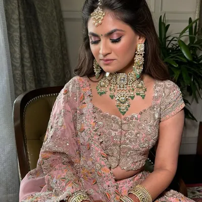 A gorgeous glam moment for the sister of the bride. I used a soft pink shimmer on the eyes and gave her dewy, bronzed skin for a fresh and youthful glow that perfectly matched her Anamika Khanna lehenga.