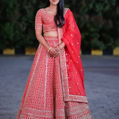 Pranitha was absolutely stunning in this red embroidered lehenga for her reception. I created a soft glam makeup look with open, sleek hair to match the modern elegance of her outfit.
