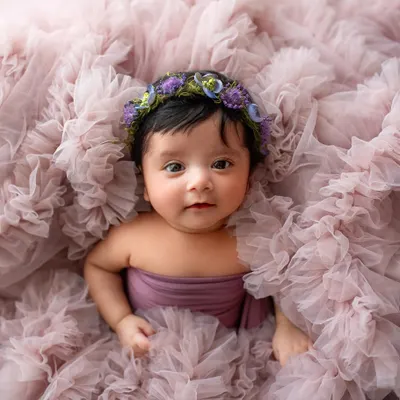 Those wide, curious eyes are just mesmerizing. Even when newborns are awake, we can capture beautiful, calm portraits.