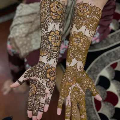 A stunning floral design that covers the hands and forearms. The use of negative space makes the flowers and leaves really stand out.