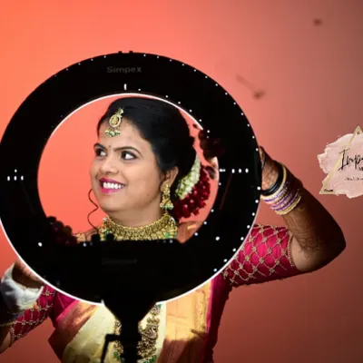 A happy bride ready for her Muhurtham. This professional shot, taken with a ring light, highlights the smooth, natural-finish HD makeup that ensures she looks perfect from every angle.