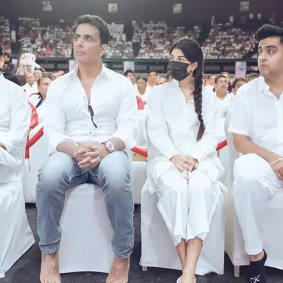 We had the honor of managing celebrity attendees, including Sonu Sood and Jacqueline Fernandez, at the historic JITO Navkar Mantra Divas. Our team ensures discreet and professional coordination for high-profile guests at large-scale functions.